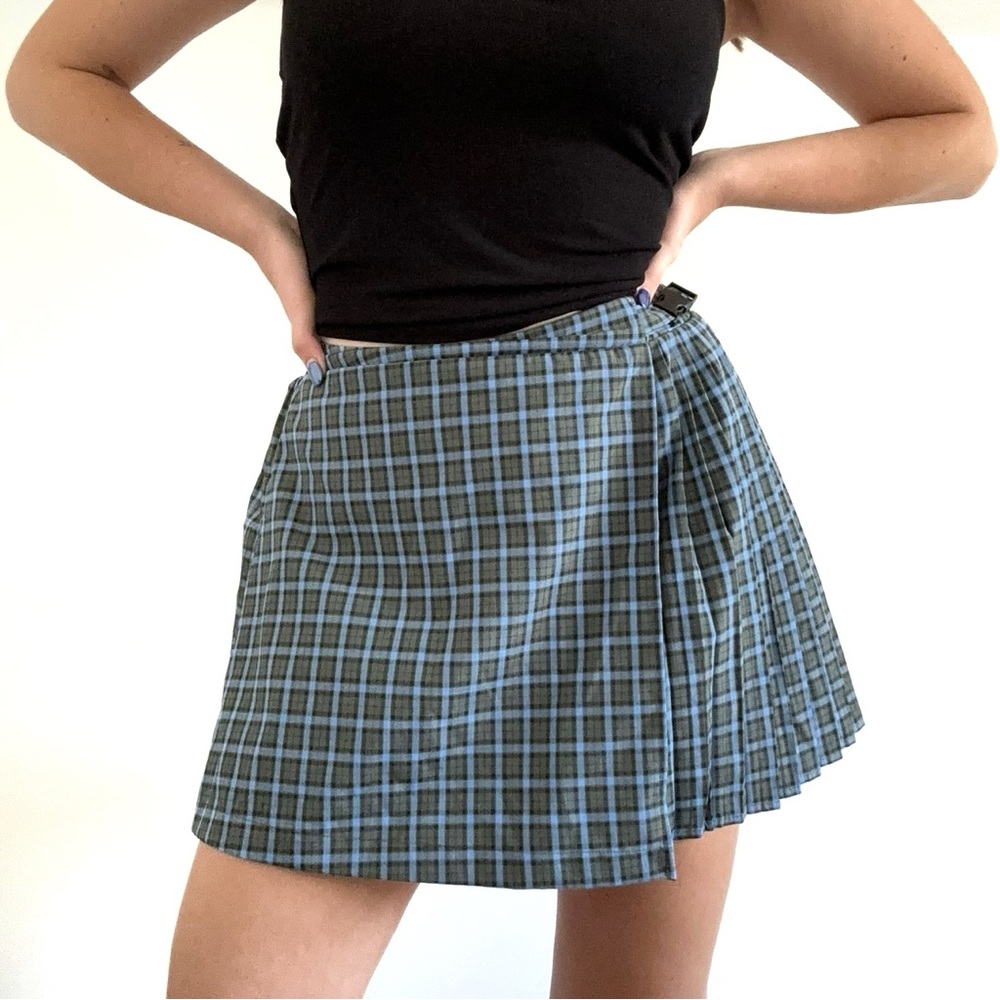 Blue and green plaid mini pleated tennis skirt with zipper and clasp closure